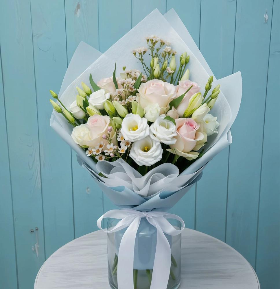 Букет цветов из: Розы и Лизиантусы в Чернышевске