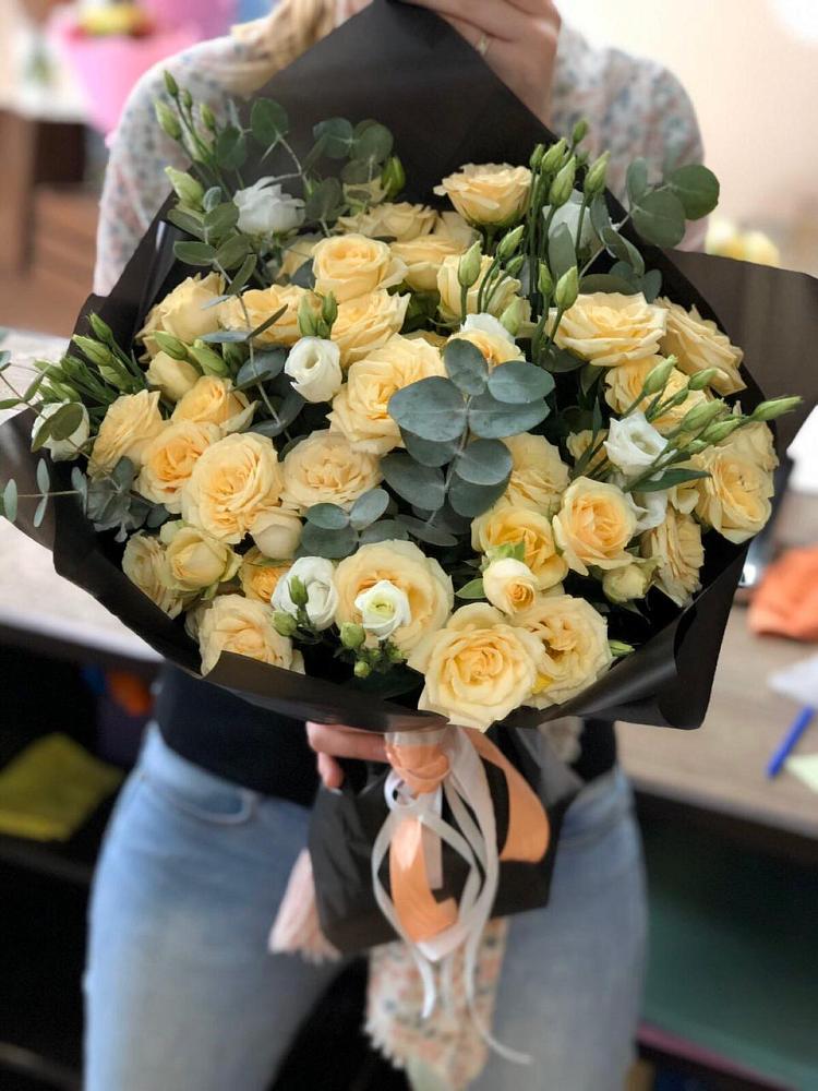 Букет цветов из: Розы и Лизиантусы в Чернышевске