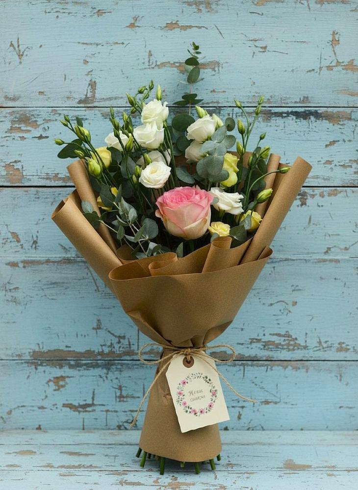 Букет цветов из: Розы и Лизиантусы в Чернышевске