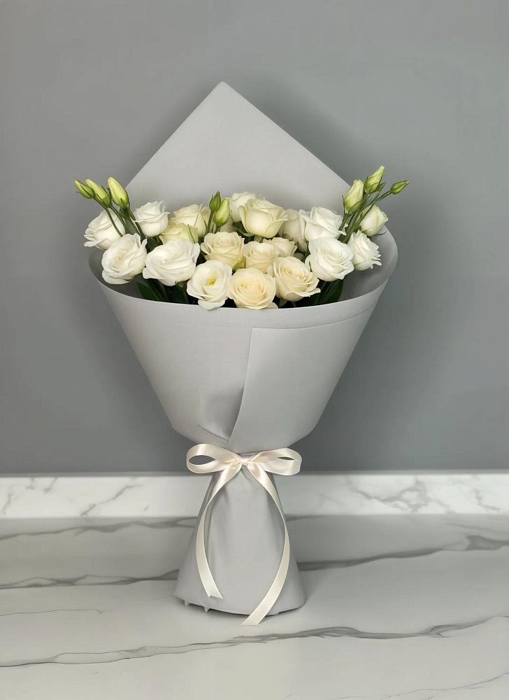 Букет цветов из: Розы и Лизиантусы в Чернышевске