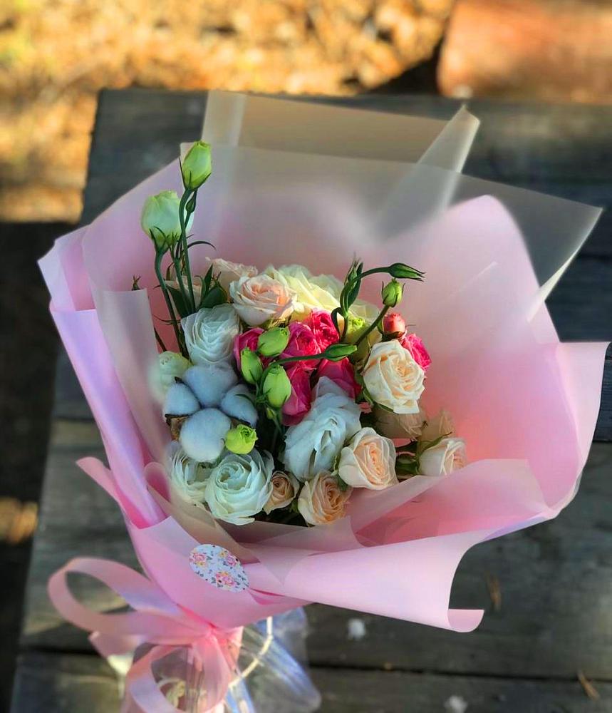 Букет цветов из: Розы и Лизиантусы в Чернышевске