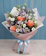Букет цветов из:  Лизиантусы, Розы, Альстромерии и Гипсофила в Чернышевске