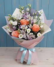 Букет цветов из:  Лизиантусы, Розы, Альстромерии и Гипсофила в Чернышевске