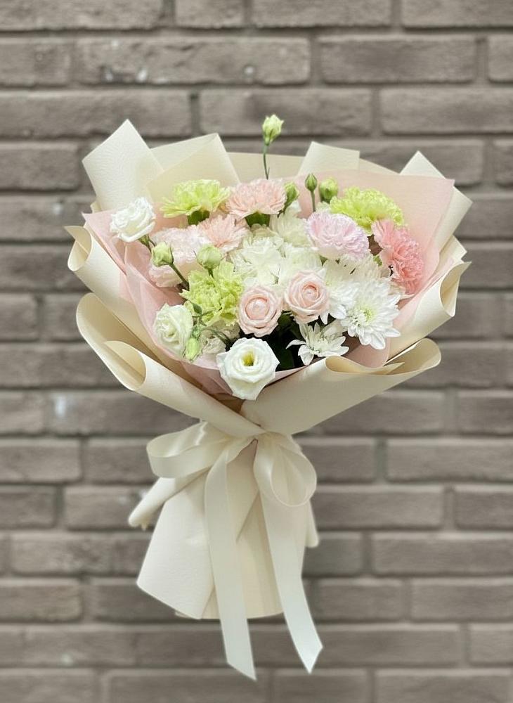 Букет цветов из: Гвоздики, Розы, Лизиантусы и Хризантемы в Чернышевске