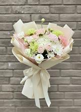 Букет цветов из:  Гвоздики, Розы, Лизиантусы и Хризантемы #REPLACE_PRED# Чернышевске