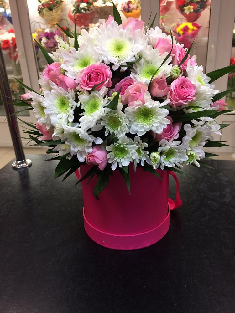 Цветочная композиция из Розы и Хризантемы в шляпной коробке в Чернышевске