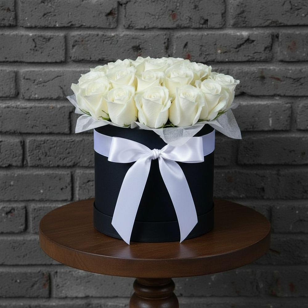 Цветочная композиция из Розы в шляпной коробке в Чернышевске