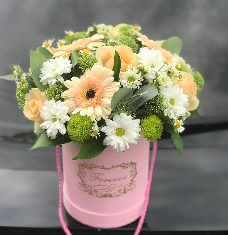 Цветочная композиция из Розы, Герберы и Хризантемы в шляпной коробке в Чернышевске