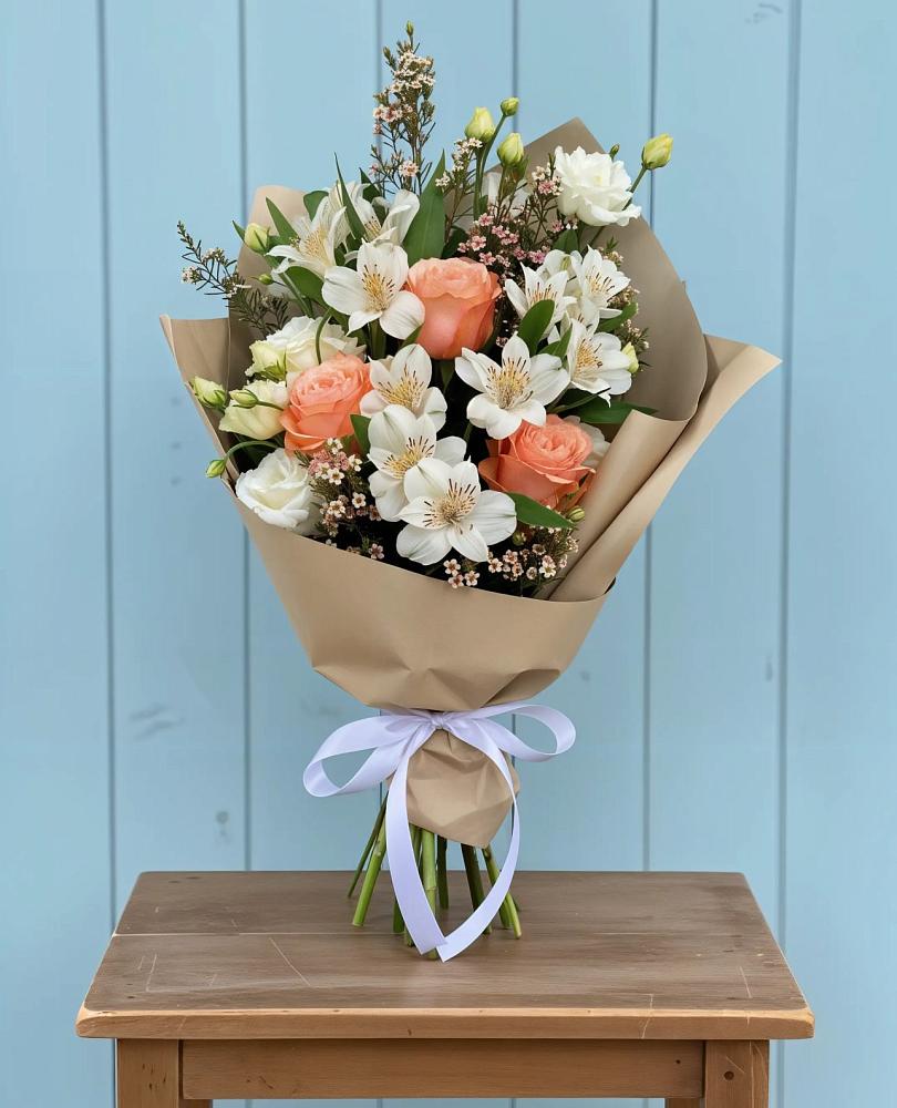 Букет цветов из: Альстромерии, Лизиантусы, Розы и Хризантемы в Чернышевске