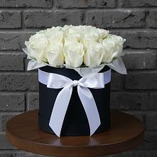 Цветочная композиция из Розы в шляпной коробке в Чернышевске